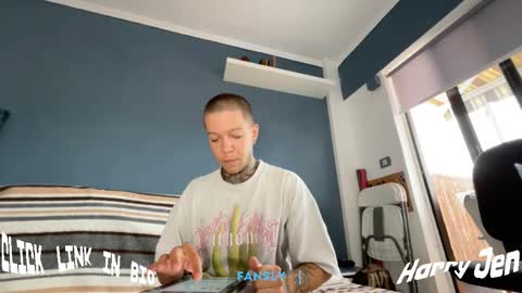 Snapshot of harry_jen chatting on 10, 9, 2025 TAP HERE choise Harry tattoo on chest Jen curls hair online show from 10, 9, 2025