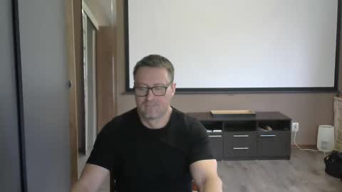 Snapshot of harrysnake chatting on 8, 11, 2025 HarrySnake online show from 8, 11, 2025