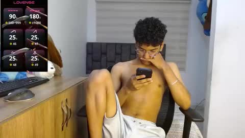 Snapshot of harrytwink18 chatting on 12, 9, 2025 HARRY online show from 12, 9, 2025