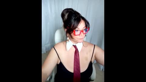 Snapshot of hat_on chatting on 21, 5, 2026 leila online show from 21, 5, 2026