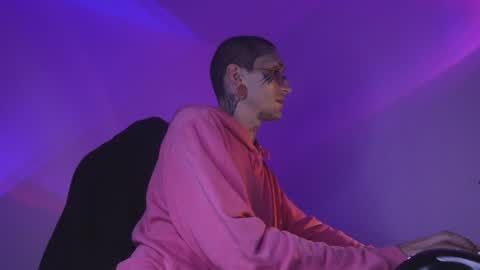 More content   2   online show from 19, 11, 2025