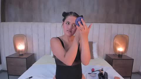 Snapshot of hayli_monroee chatting on 12, 6, 2026 Hayli online show from 12, 6, 2026