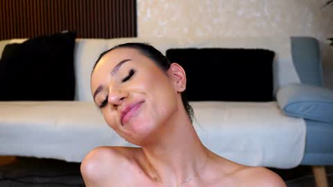 Haylie online show from 2, 2, 2025