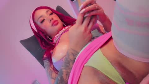 Snapshot of hazeeell chatting on 21, 2, 2025 Marie online show from 21, 2, 2025