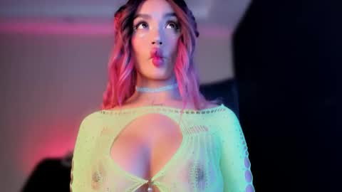 Snapshot of hazeeell chatting on 23, 9, 2025 Marie online show from 23, 9, 2025