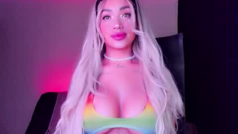 Snapshot of hazeeell chatting on 4, 10, 2025 Marie online show from 4, 10, 2025