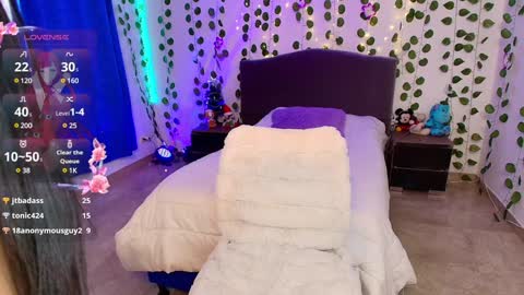 HAZEL LYNN ROSS online show from 9, 12, 2024