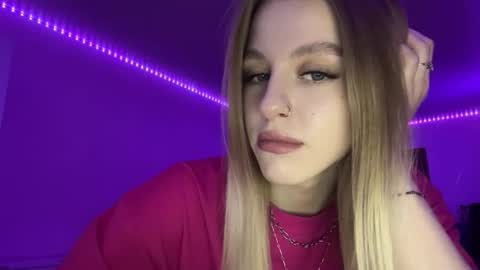 Snapshot of hazelbelgrade chatting on 14, 12, 2025 Vuklly online show from 14, 12, 2025