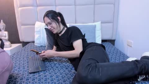 Keira Hecate online show from 22, 2, 2025