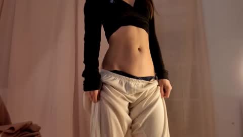 Snapshot of hee_jeen chatting on 8, 1, 2025 Jeen online show from 8, 1, 2025