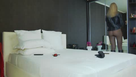 Snapshot of hefner_girl chatting on 29, 12, 2024 Helen online show from 29, 12, 2024