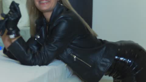 Snapshot of hefner_girl chatting on 18, 1, 2025 Helen online show from 18, 1, 2025