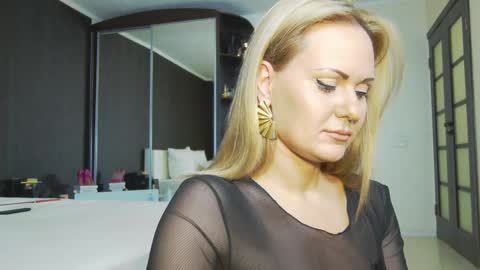 Snapshot of hefner_girl chatting on 19, 1, 2025 Helen online show from 19, 1, 2025