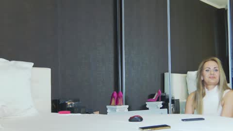 Snapshot of hefner_girl chatting on 2, 2, 2025 Helen online show from 2, 2, 2025