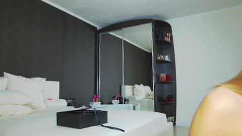 Snapshot of hefner_girl chatting on 4, 3, 2025 Helen online show from 4, 3, 2025