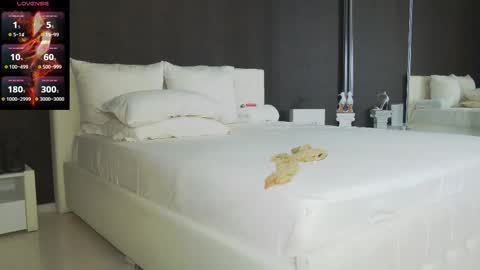 Snapshot of hefner_girl chatting on 17, 9, 2025 Helen online show from 17, 9, 2025