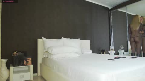 Snapshot of hefner_girl chatting on 23, 9, 2025 Helen online show from 23, 9, 2025