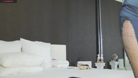 Snapshot of hefner_girl chatting on 25, 9, 2025 Helen online show from 25, 9, 2025