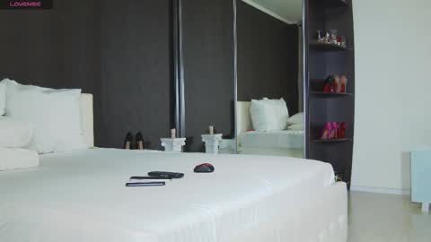 Snapshot of hefner_girl chatting on 7, 10, 2025 Helen online show from 7, 10, 2025