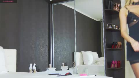 Snapshot of hefner_girl chatting on 14, 10, 2025 Helen online show from 14, 10, 2025