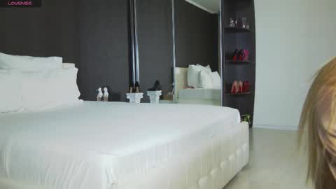 Snapshot of hefner_girl chatting on 4, 11, 2025 Helen online show from 4, 11, 2025