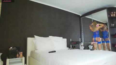 Snapshot of hefner_girl chatting on 7, 11, 2025 Helen online show from 7, 11, 2025