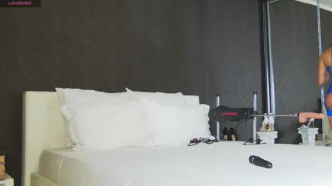 Snapshot of hefner_girl chatting on 8, 11, 2025 Helen online show from 8, 11, 2025