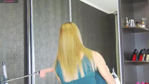 Snapshot of hefner_girl chatting on 25, 11, 2025 Helen online show from 25, 11, 2025