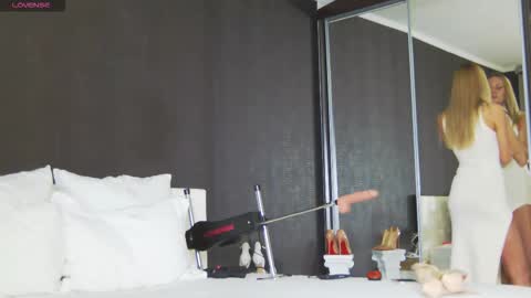 Snapshot of hefner_girl chatting on 29, 11, 2025 Helen online show from 29, 11, 2025