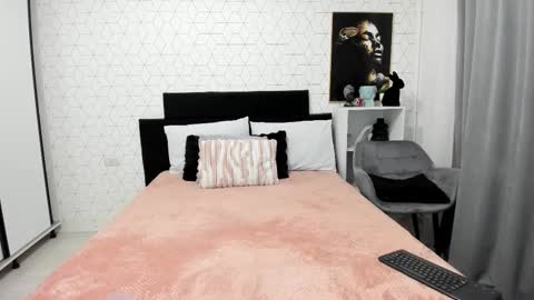 Snapshot of heidixcutie chatting on 6, 11, 2025 Heidi online show from 6, 11, 2025