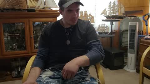 Snapshot of heisherrmann chatting on 8, 4, 2026 xxScubaStevexx online show from 8, 4, 2026