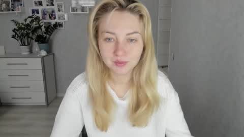 Snapshot of helen_angel_girl chatting on 8, 11, 2025 Helen sven online show from 8, 11, 2025