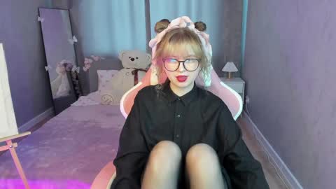 Snapshot of helen_carson chatting on 21, 4, 2026 Helen Carson online show from 21, 4, 2026