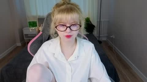Snapshot of helen_carson chatting on 26, 5, 2026 Helen Carson online show from 26, 5, 2026