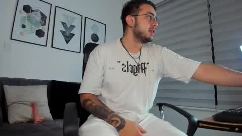 Snapshot of helen_connors chatting on 23, 3, 2026 helen online show from 23, 3, 2026