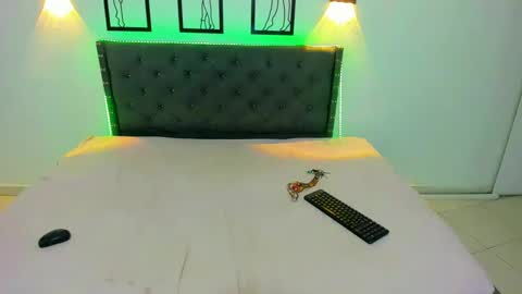 Snapshot of helen_curly chatting on 19, 9, 2025 helen_curly online show from 19, 9, 2025