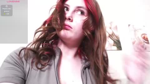 Snapshot of helen_gren chatting on 27, 4, 2026 MY NAME IS HELEN WELCOME TO MY ROOM online show from 27, 4, 2026