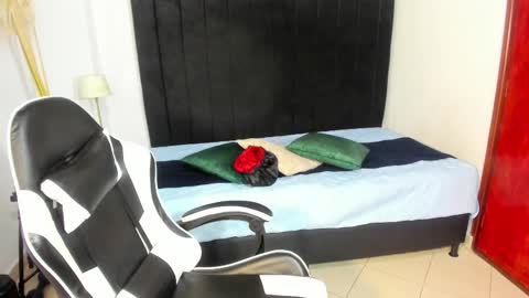 HELENA COPPER online show from 4, 12, 2025