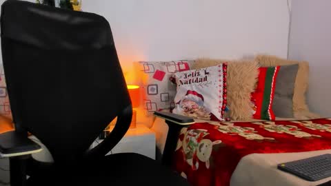 Helena Santos  online show from 4, 12, 2025