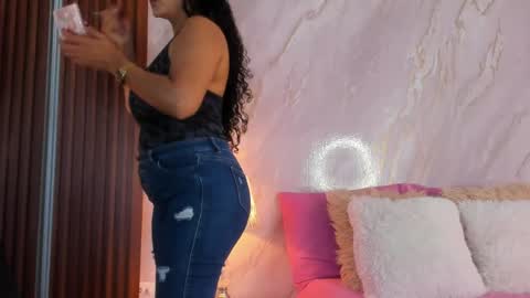 Helena Santos  online show from 17, 4, 2026