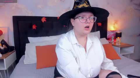 Snapshot of helendanvers chatting on 29, 10, 2025 helendanvers online show from 29, 10, 2025