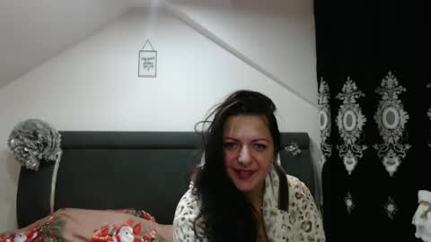 Snapshot of helenhh chatting on 24, 12, 2024 helenhh online show from 24, 12, 2024