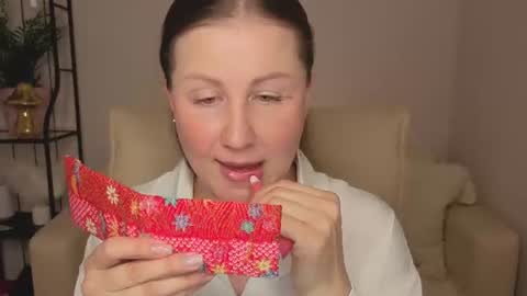 Snapshot of helens_lov chatting on 19, 7, 2026 Helen online show from 19, 7, 2026