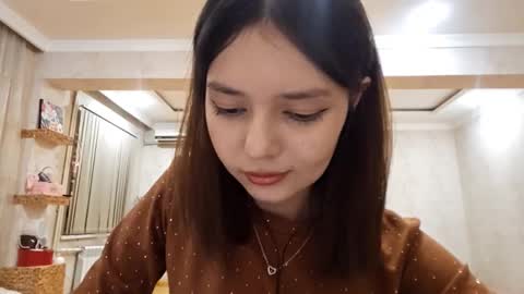 Snapshot of helgakraszewski chatting on 19, 9, 2025 Alice online show from 19, 9, 2025