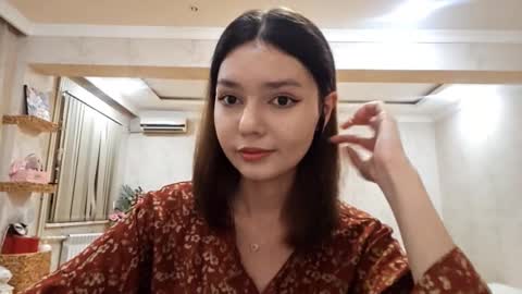 Snapshot of helgakraszewski chatting on 25, 9, 2025 Alice online show from 25, 9, 2025