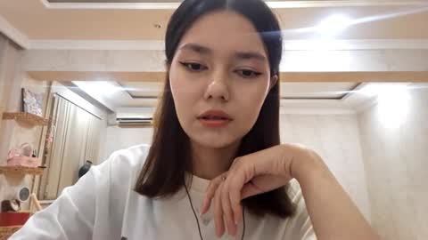 Snapshot of helgakraszewski chatting on 10, 10, 2025 Alice online show from 10, 10, 2025