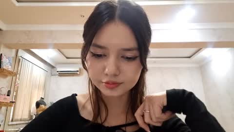 Snapshot of helgakraszewski chatting on 31, 10, 2025 Alice online show from 31, 10, 2025