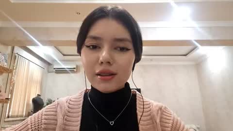 Snapshot of helgakraszewski chatting on 6, 11, 2025 Alice online show from 6, 11, 2025