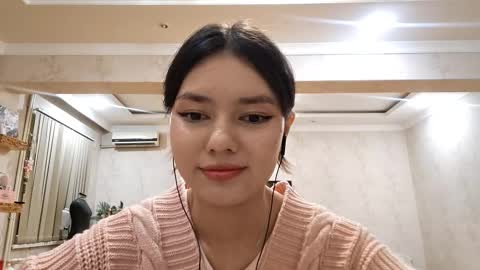 Snapshot of helgakraszewski chatting on 14, 11, 2025 Alice online show from 14, 11, 2025