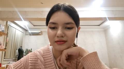 Snapshot of helgakraszewski chatting on 15, 11, 2025 Alice online show from 15, 11, 2025